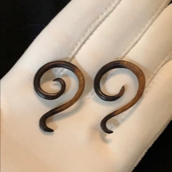 8G earrings - Picture 2 of 4